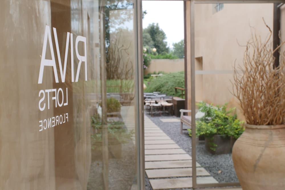 Riva Lofts Apartahotel
